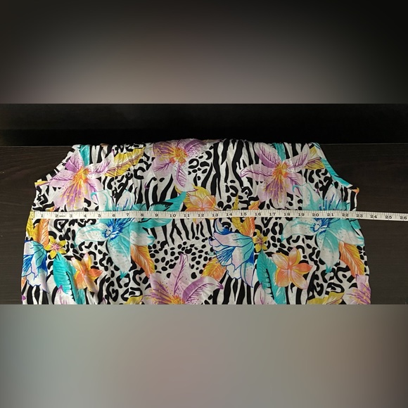 Venus - Multi Printed Romper (NWT) - Picture 5 of 8